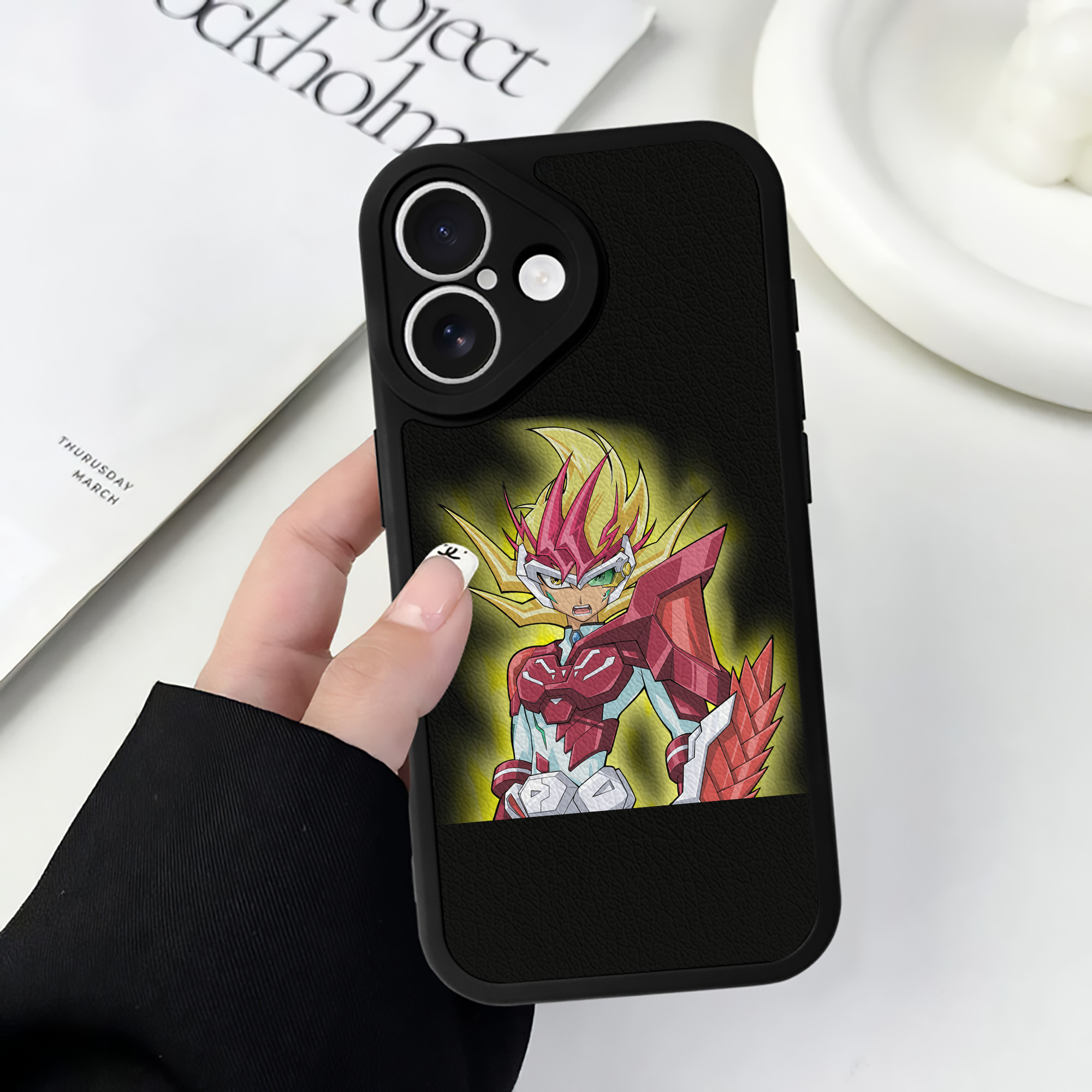 （画像用） 遊☆戯☆王 Yu-Gi-Oh! 【iPhone 16シリーズ対応】シリコンスマホケース（レザー調） 材質：シリコン